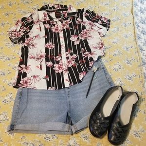 Hot Topic Denim Sz 11 Mom Short